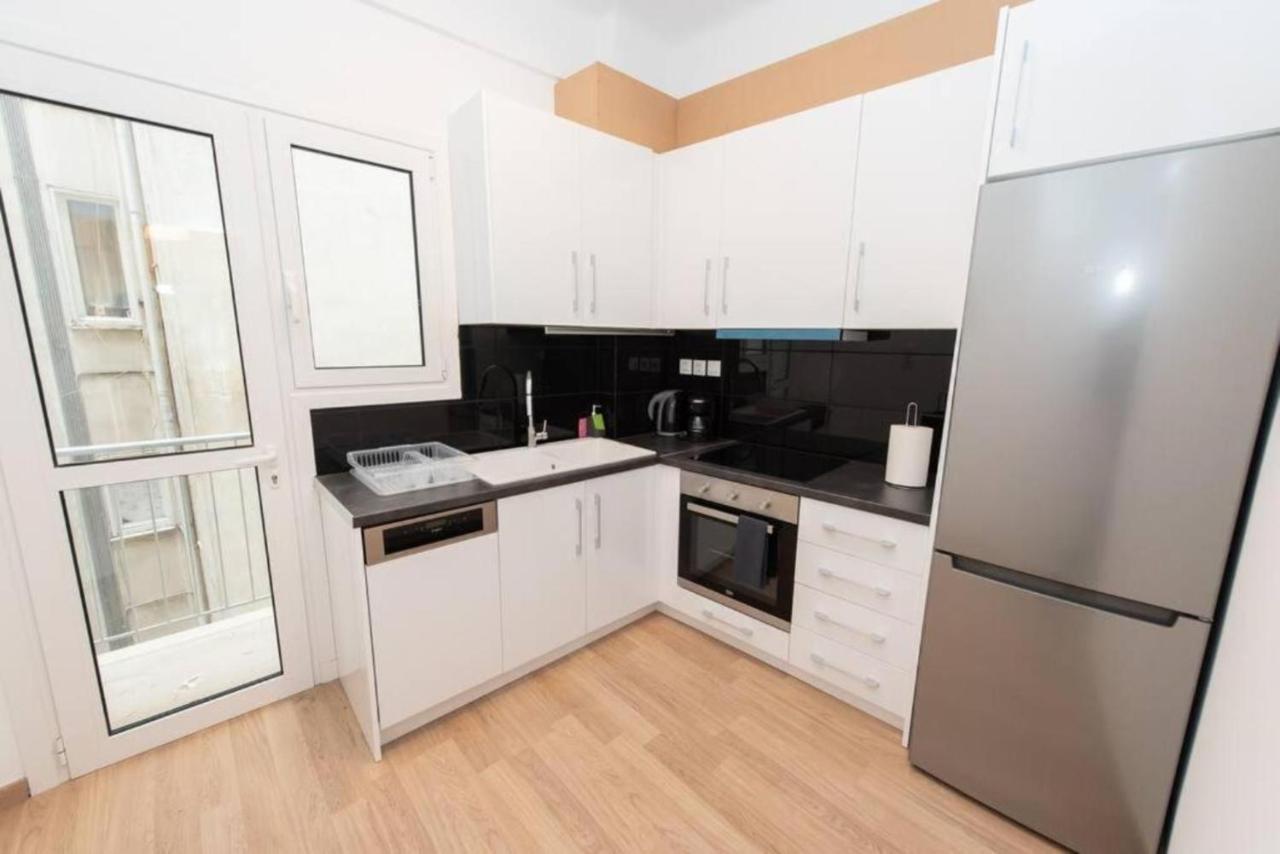Spacious Flat 10min From Subway Stations Apartment Athens